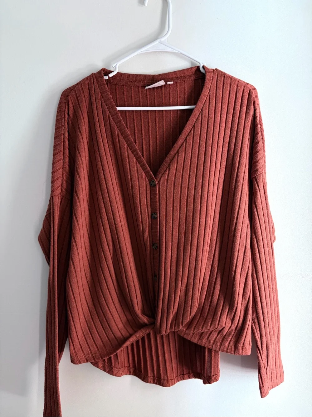 SO Ribbed V-Neck Button Front Top - Rust - Picture 1 of 1